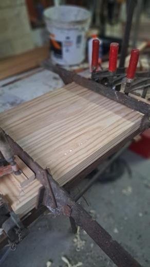 Proceso de fabricación de mueble en el taller