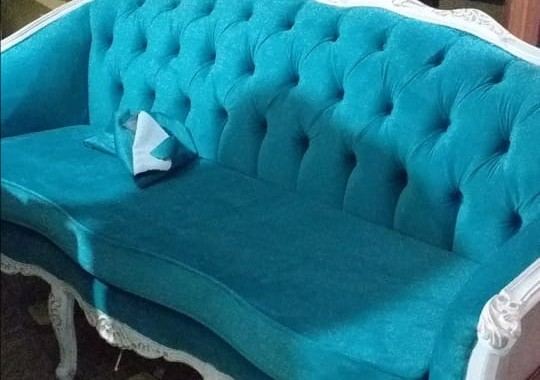 Sillón vintage retapizado en terciopelo turquesa
